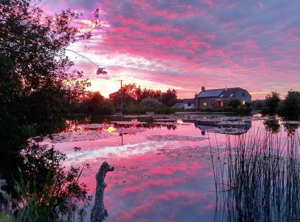 Astwell Mill Bed & Breakfast Helmdon ภายนอก รูปภาพ